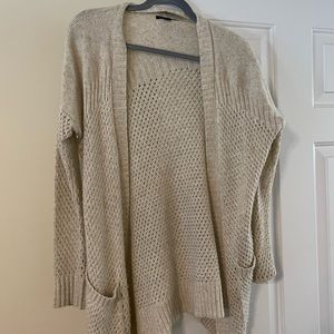 Cream American Eagle cardigan with pockets. Size S